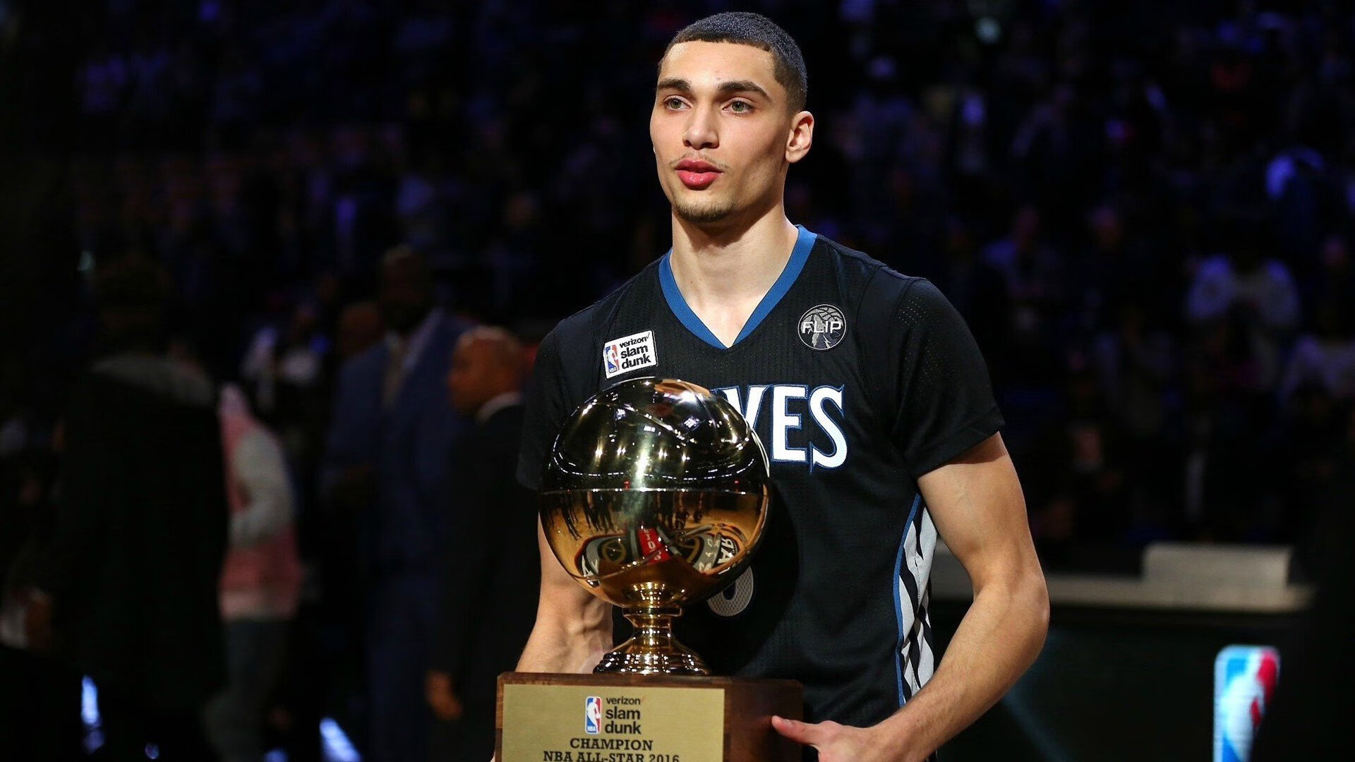 九游平台官网-世界盲人摩托车竞速赛，感受速度里的坚持与勇气，盲人田径冠军